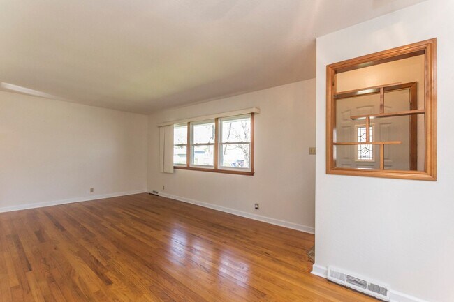 Building Photo - Ranch Style 3 Bedroom 1 Bath Home