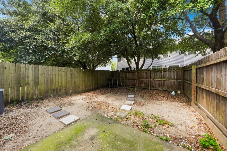 Building Photo - 345 Crooked Pine Trl
