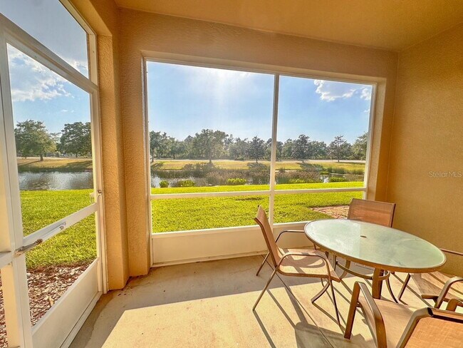 Building Photo - Gorgeous townhome! Community pool! fitness center!