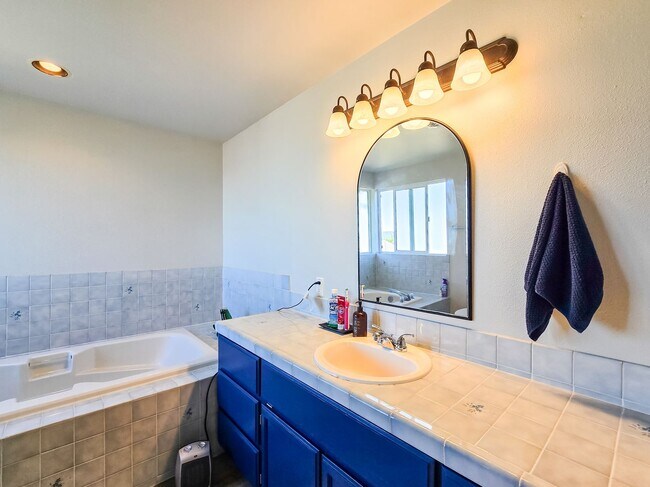 Building Photo - 4BD Bayview Ridge Home