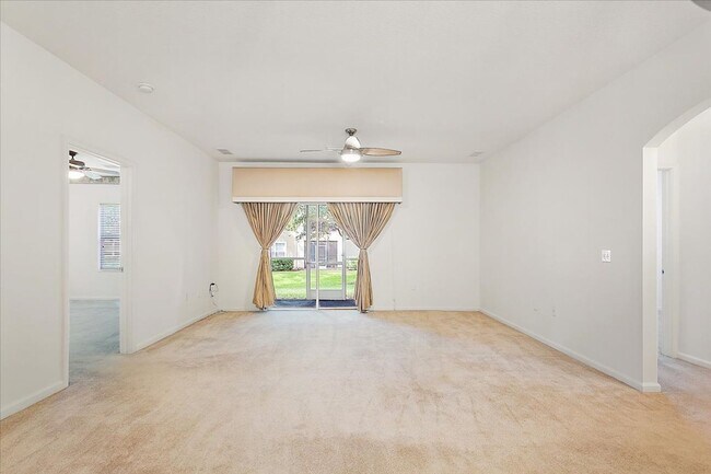 Building Photo - Large 2/2 in highly desirable The Cottages...