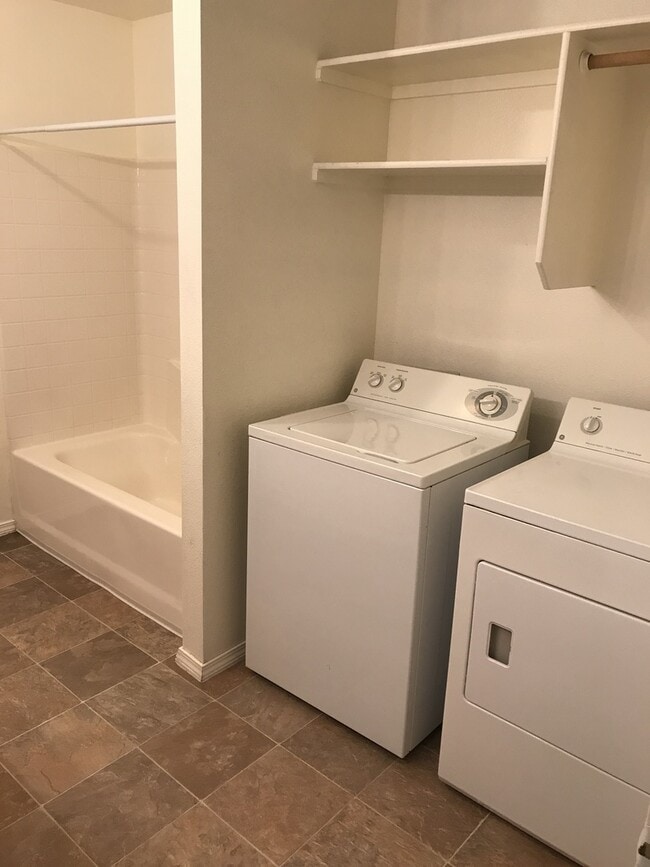 Building Photo - 2 bedrooms 1.5 bathroom with large living room, large kitchen PLUS 1 car garage. Bedrooms are huge