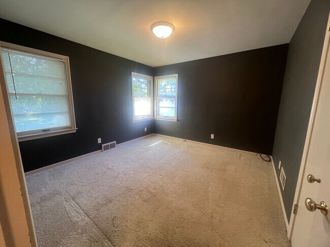 Building Photo - East Grand Rapids Schools! Single Family Home!