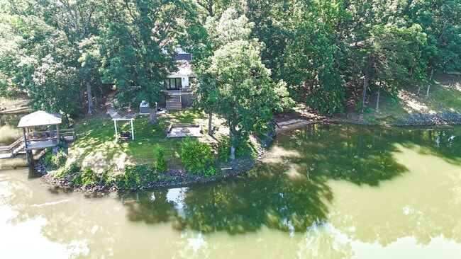 Building Photo - 16920 Landover Rd