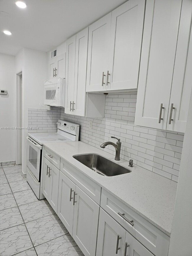 Building Photo - 750 NW 43rd Ave