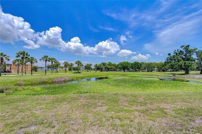 Building Photo - 200 Country Club Dr