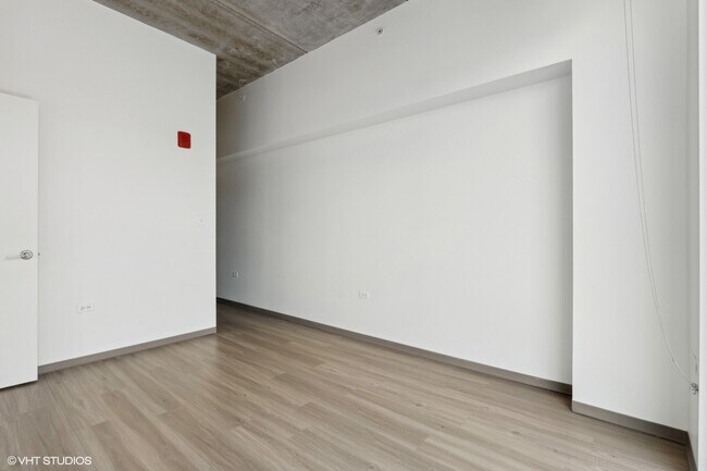 Building Photo - 1920 N Milwaukee Ave