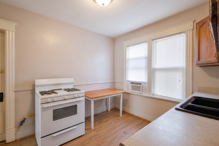 Building Photo - 508 W Mifflin St