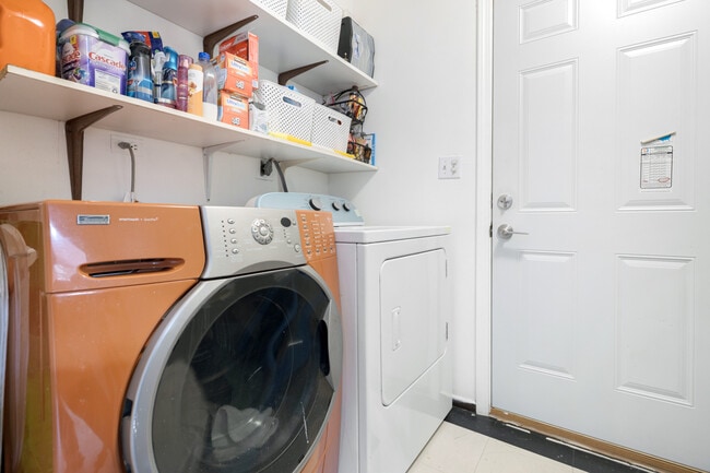 Building Photo - 818 Dunbar Ct