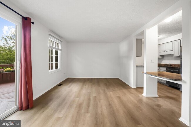Building Photo - 2916 Bridgehampton Ct