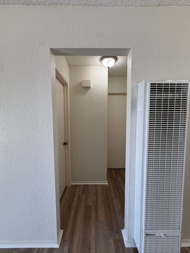 Building Photo - Quail Meadows Upstairs Condo with Easy Access to 101 Frwy/VSFB