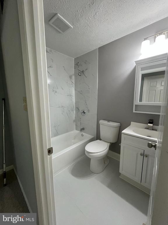 Building Photo - 8523 Pine Run Ct
