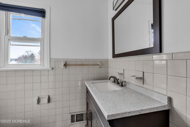 Building Photo - 97 Monmouth Ave