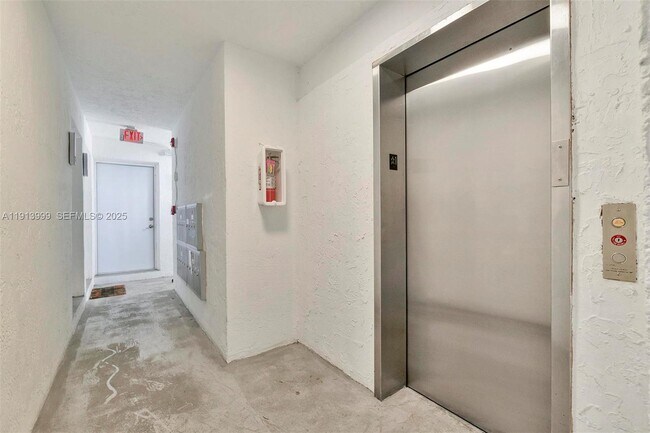 Building Photo - 620 SW 10th St