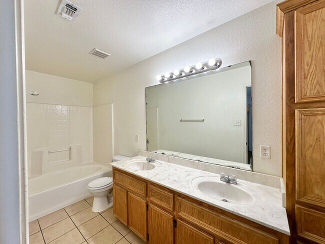Building Photo - 2608 Seabiscuit Dr