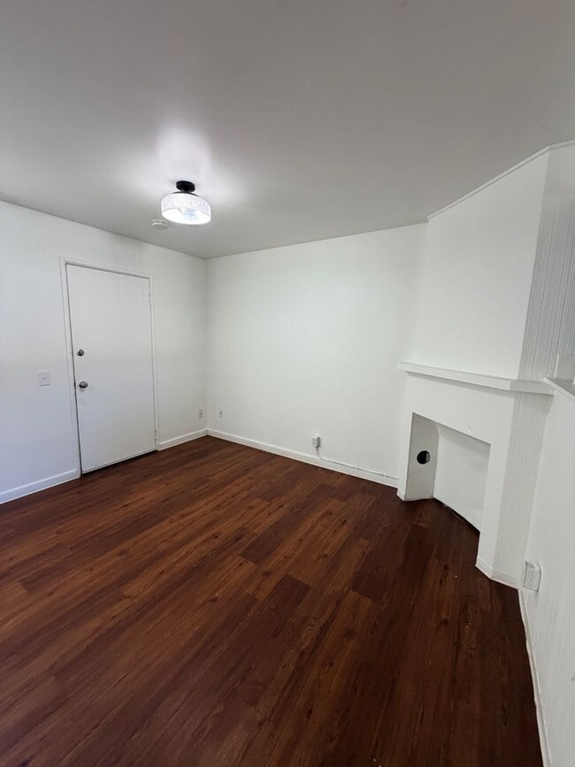 Building Photo - 800 Locust St