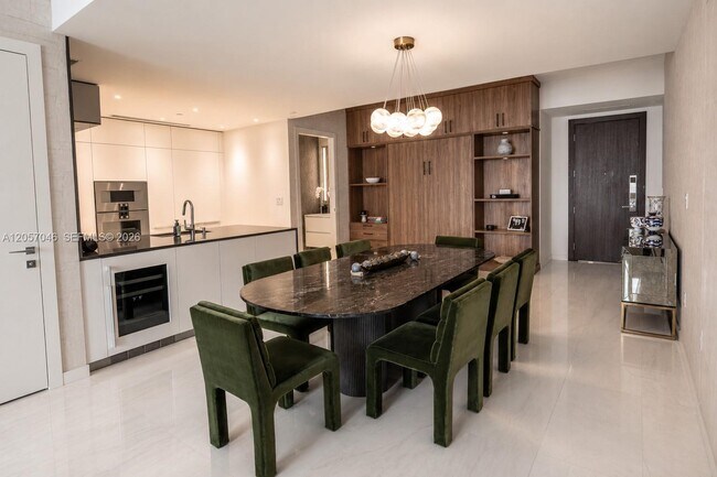 Building Photo - 300 Biscayne Blvd Way