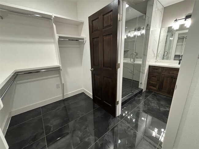 Building Photo - 430 N Hutcheson St