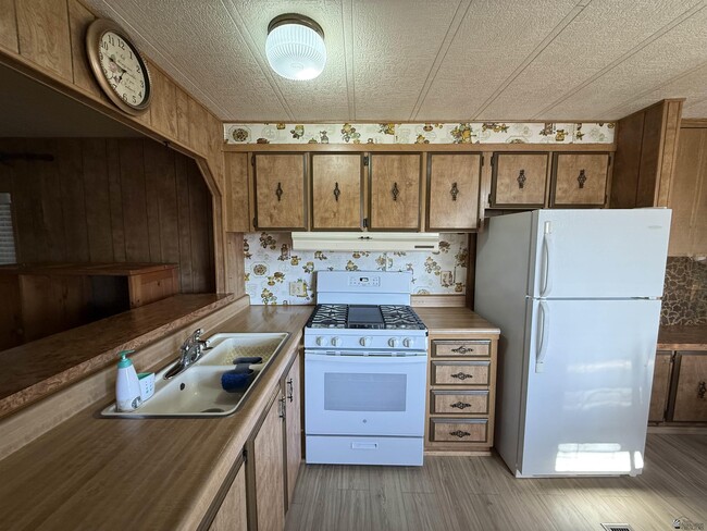 Building Photo - 9384 E Ranch Dr