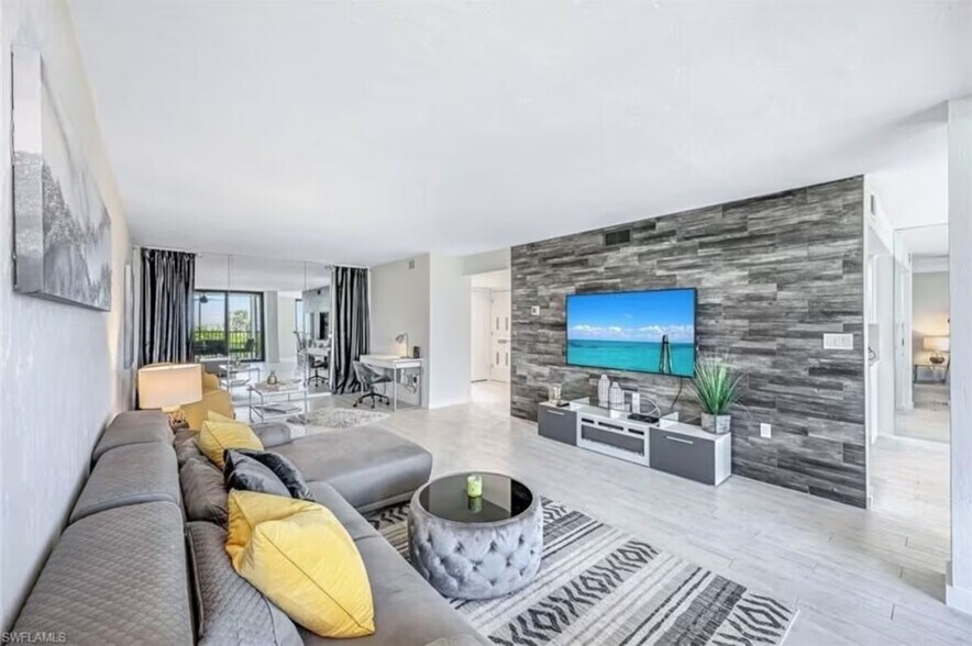 Building Photo - 10475 Gulf Shore Dr