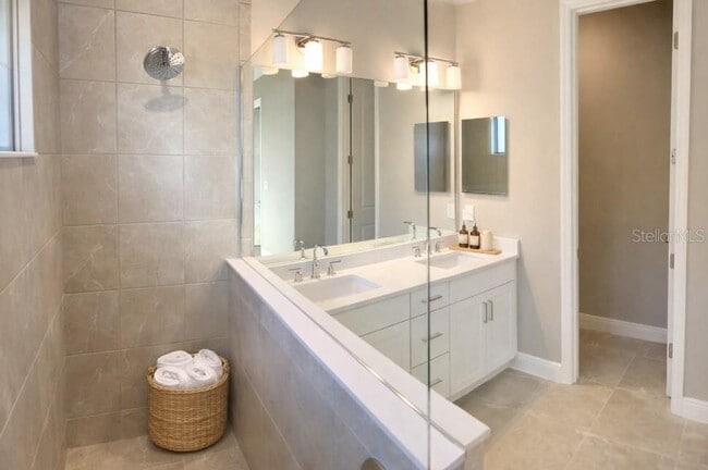 Building Photo - 341 Ariano Ave