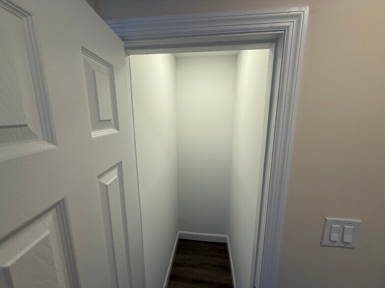Closet 1 - 40 Hydrangea St