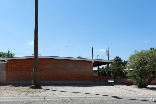 Building Photo - PJ's Craycroft Apartments