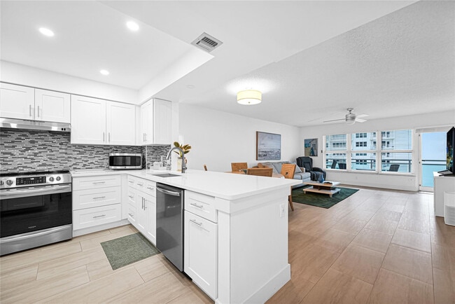 Building Photo - 3900 Galt Ocean Dr