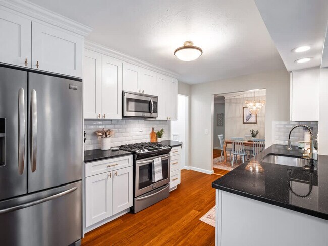 Building Photo - 386 Walworth Ave