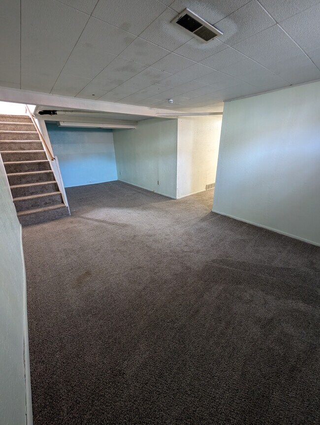 Building Photo - 346 N Main St