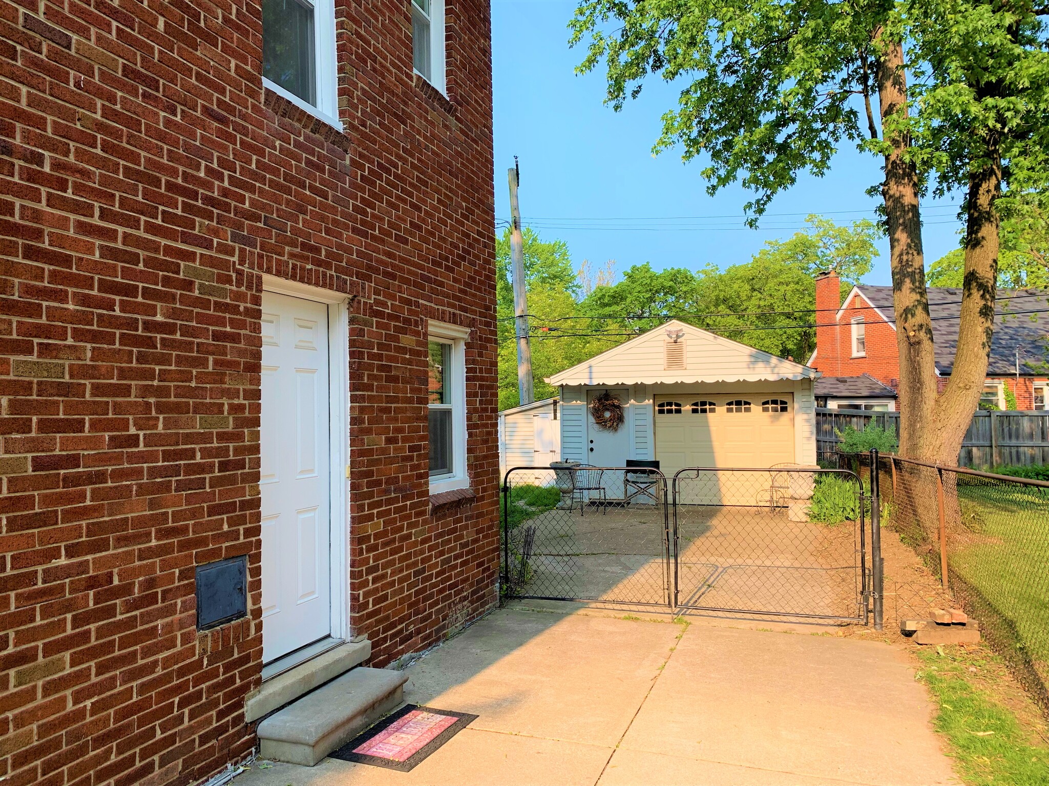 Building Photo - 1527 S Eton St