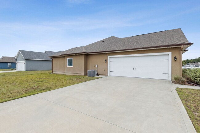 Building Photo - 3/2 newer home!