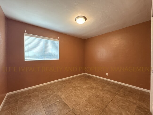 Building Photo - 5621 E Lester St