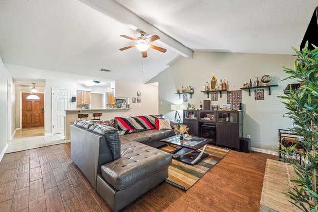 Building Photo - 6227 Creekside Ln
