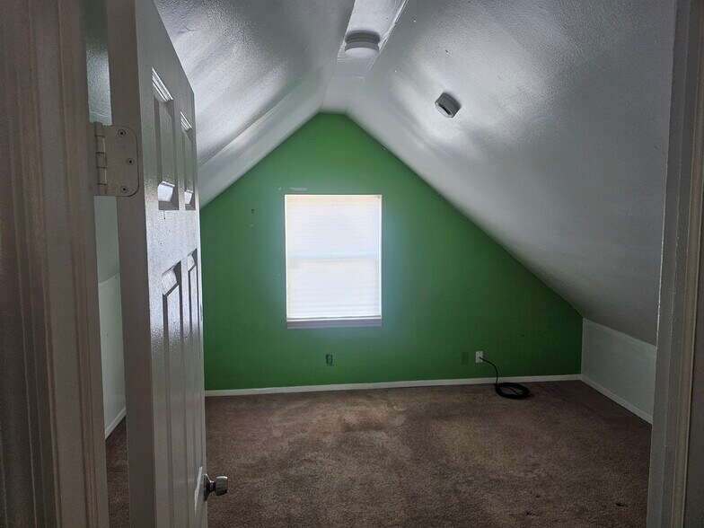 Building Photo - 30 Brushwood Dr