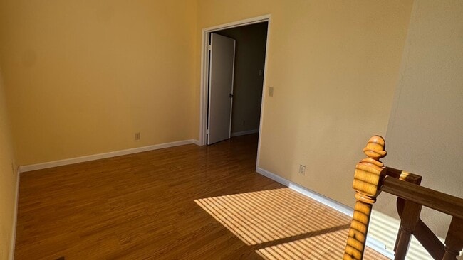 Building Photo - 649 Daffodil Dr