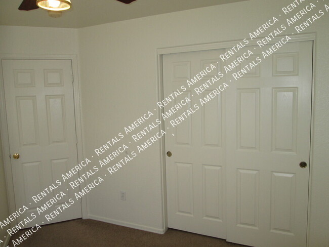 Building Photo - 1332 W Kesler Ln