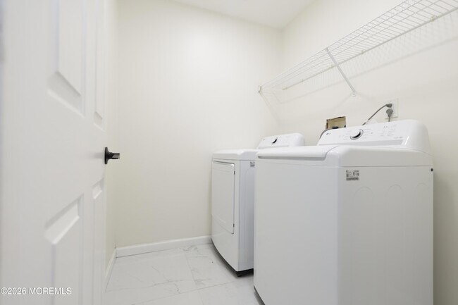 Building Photo - 42 Pennsbury Way