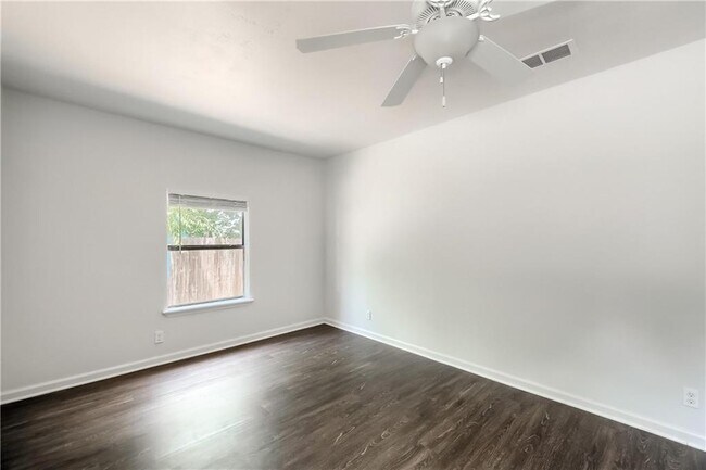 Building Photo - 6707 E Riverside Dr