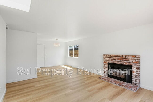 Building Photo - 905 Pellegrini St