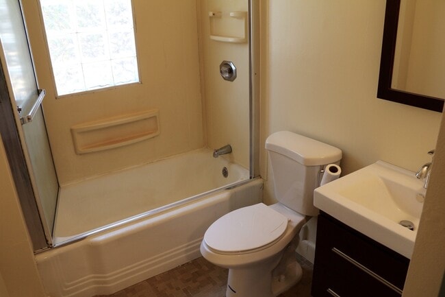 Building Photo - Cozy Seward Park Home with Large Yard!