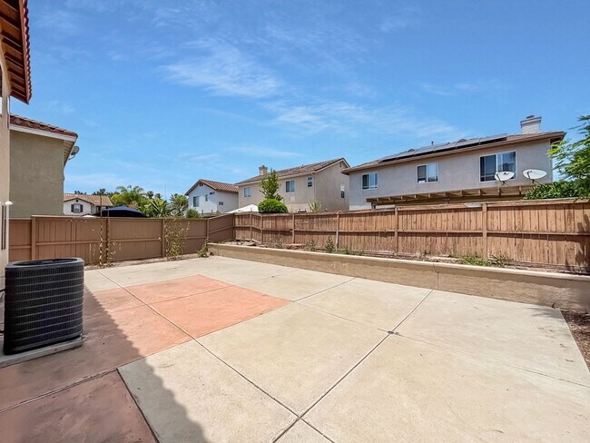 Building Photo - Beautiful 4BD/2.5BA House in Eastlake W/ O...