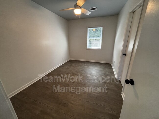 Building Photo - 3011 Terry Dr