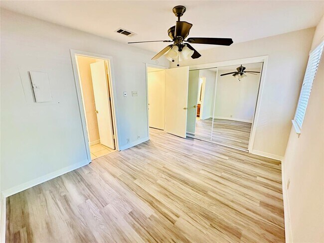 Building Photo - 6810 Deatonhill Dr