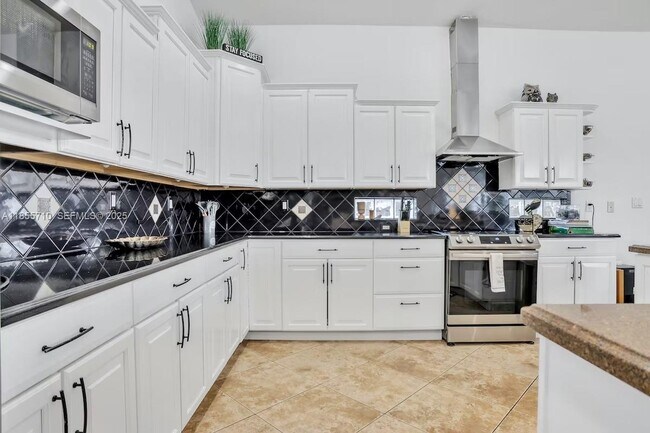 Building Photo - 205 N 31st Ave