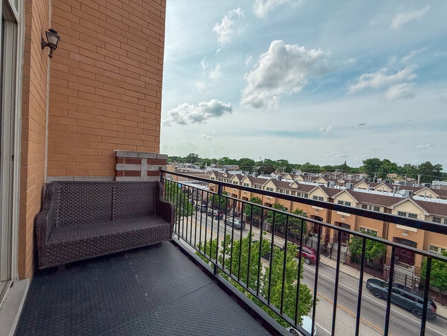 Building Photo - 3954 N Oriole Ave
