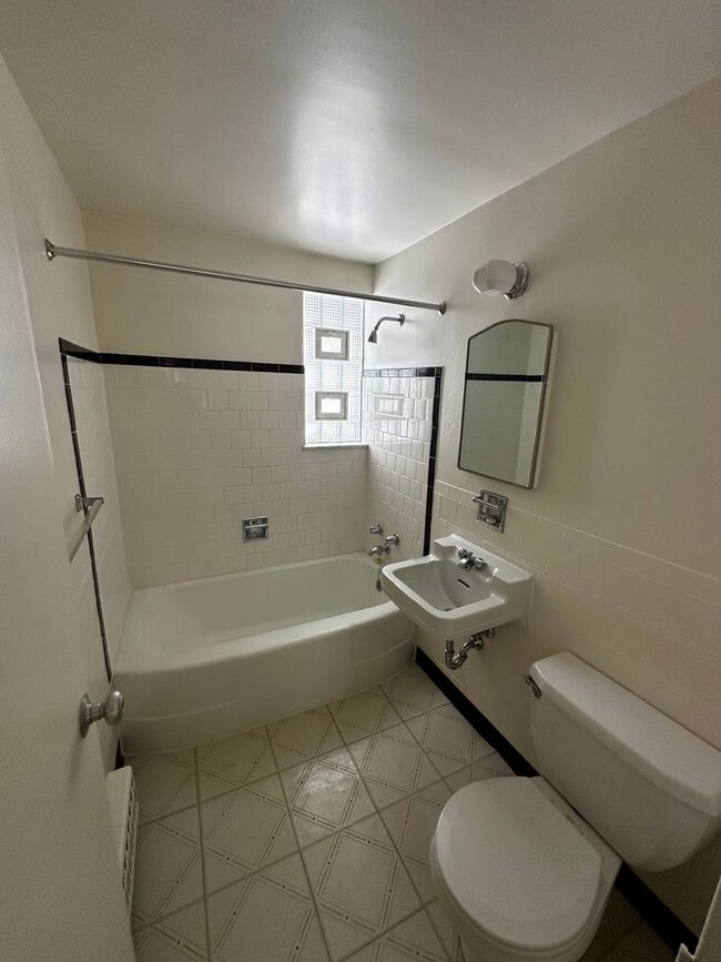 Building Photo - 298 Lumar Dr