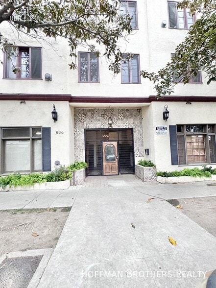Building Photo - 836 Sanborn Ave