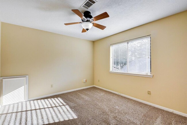 Building Photo - 11743 Riverview Dr