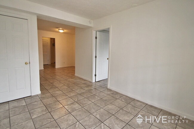 Building Photo - 3-Bedroom, 2.5-Bath Townhouse with Finishe...